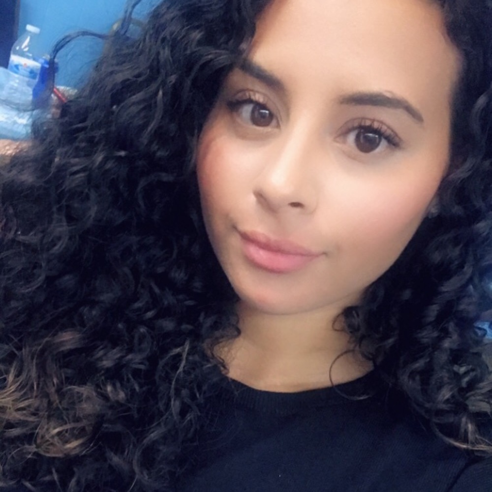 Meet your Posher, Aziza